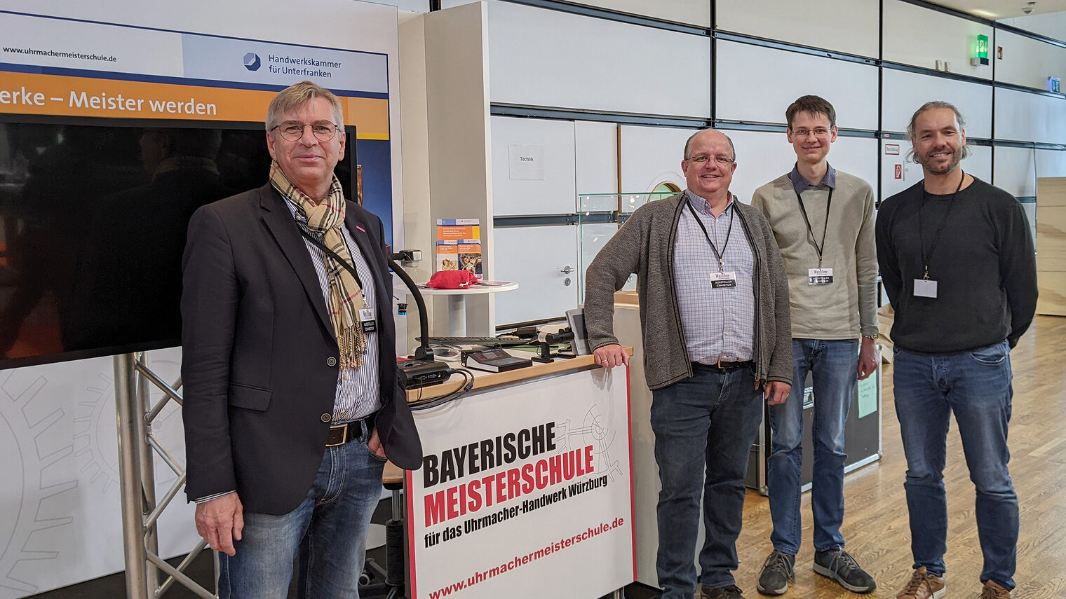 Stand der Bayerischen Uhrmachermeisterschule mit Präsident Michael Bissert, Michael Eberlein, Johannes Imhof, Tobias Selzam